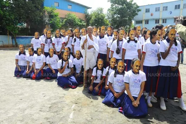 helmet - mahatma gandhi - school students - chennai 